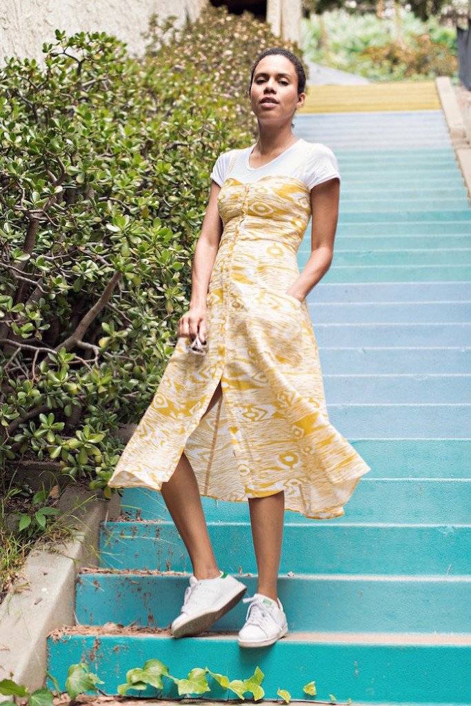 MAXI DRESS AND SNEAKERS: THE LATEST TREND THAT IS CATCHING ON
