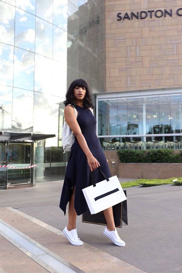 MAXI DRESS AND SNEAKERS: THE LATEST TREND THAT IS CATCHING ON