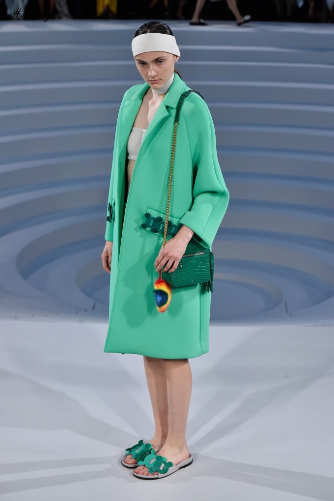 #LFW 2016 – ANYA HINDMARCH GIVES AN ARTISTIC SPIN TO COATS & DRESSES
