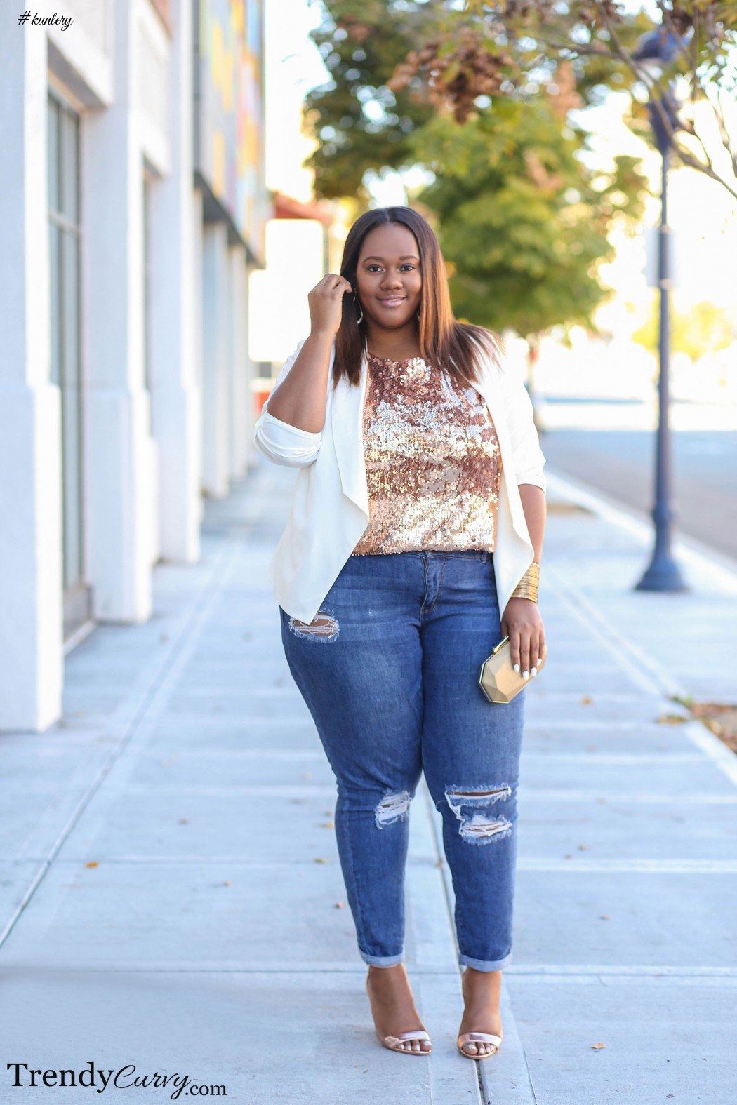 WAYS TO MAKE JEANS AND T-SHIRT WORK FOR YOU AS PLUS SIZE LADIES