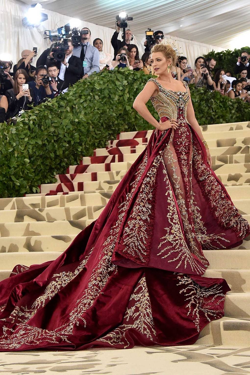 Red Carpet Fab! Rihanna, Kim Kardashian, Madonna, More At The 2018 MET Gala