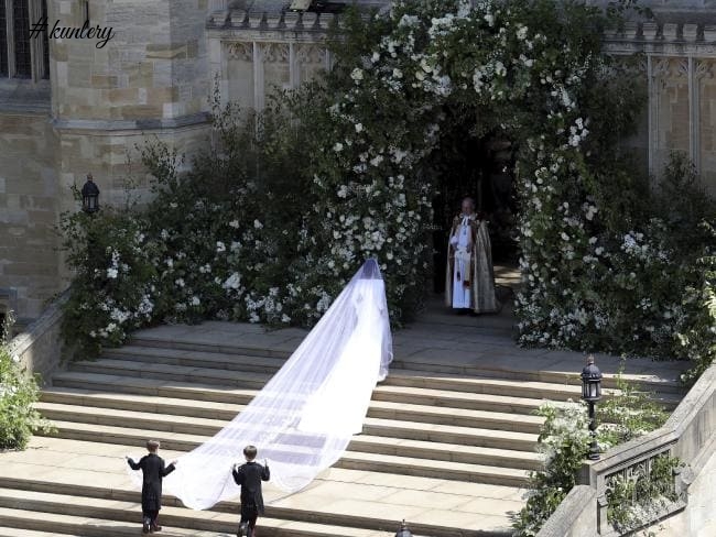 The First Full Look Of Meghan Markle’s Givenchy Royal Wedding Dress Is Here