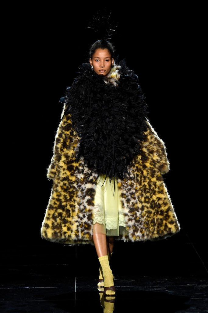Marc Jacobs Closes Out #NYFW2019 With A Dramatic Fall/Winter 19 Collection