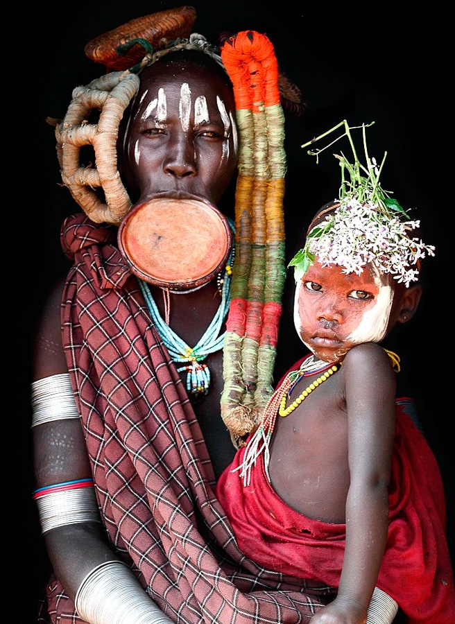 ‘To Beautify Themselves, They Have Their Teeth Removed & Bottom Lip Stretched’ Read About & See The Suri Tribe Here