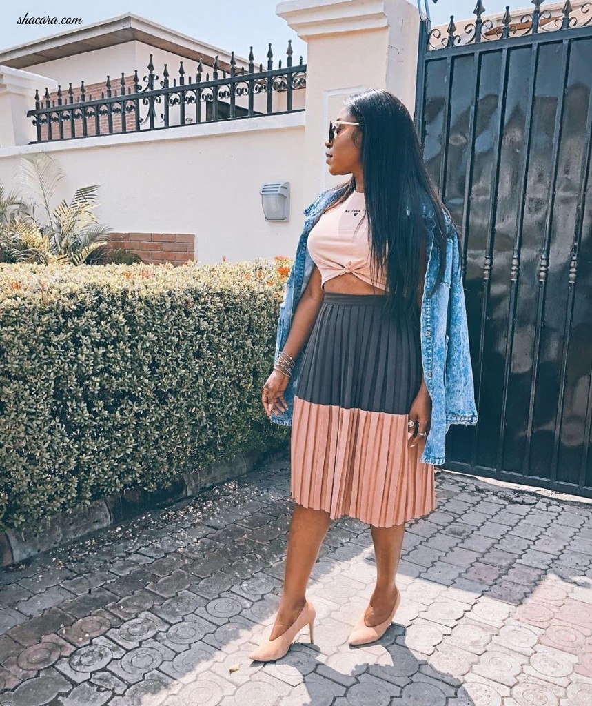 Street Style Look Of The Day! OAP Kaylah Oniwo’s Crop Top & Pleated Skirt Combo