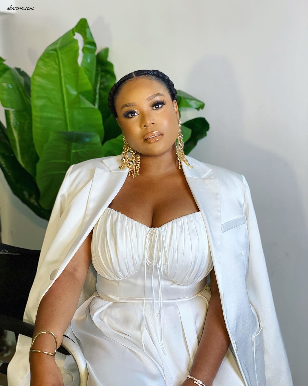 Mimi Onalaja’s All-White Look Proves Oversized Clothes Are Here To Stay