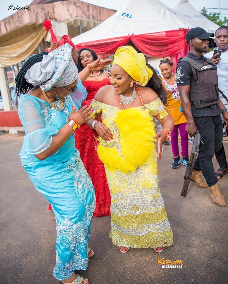 CHECK OUT THESE CUTE WEDDING PICTURES