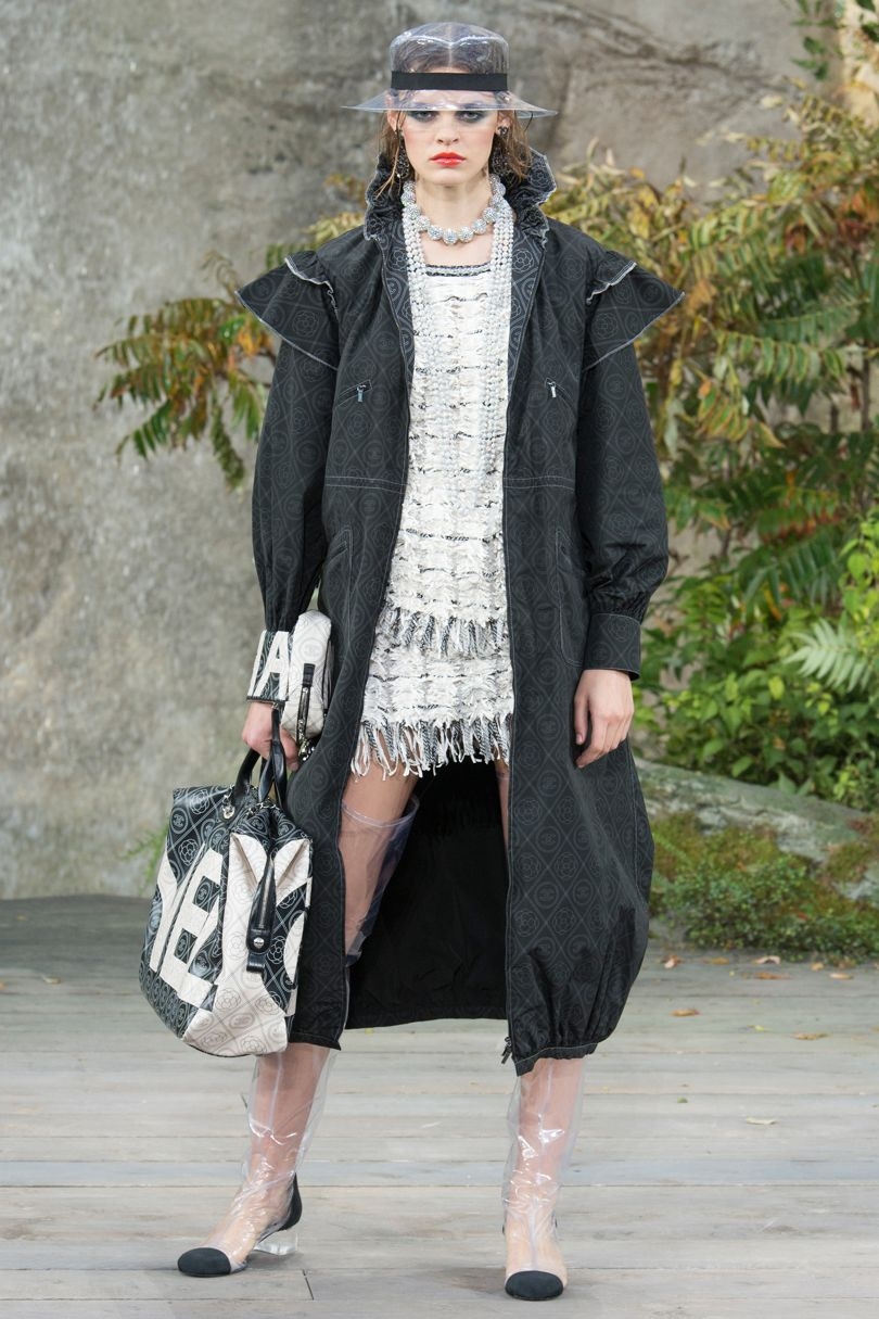 Paris Fashion Week: Chanel RTW Spring/Summer 2018 Collection