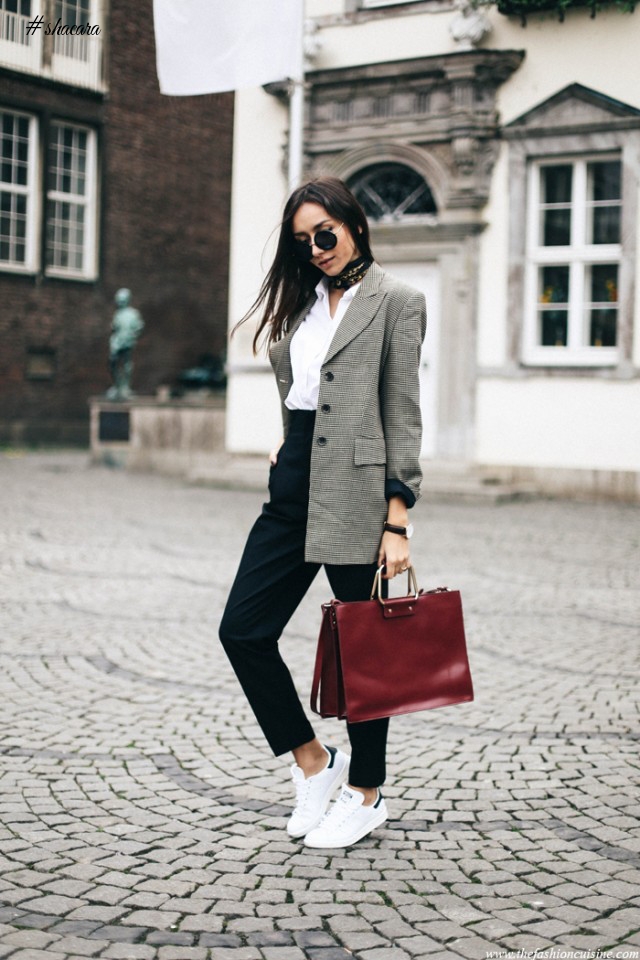 15 WAYS TO STYLE A NECK SCARF