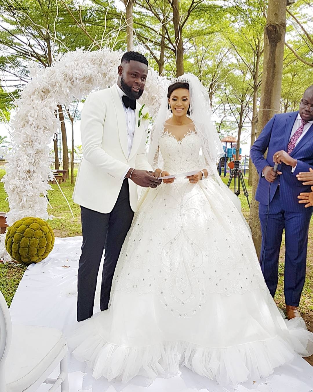 #TheCasuals17! First Photos From Yomi Casual & Grace Amarachukwu Makun’s White Wedding