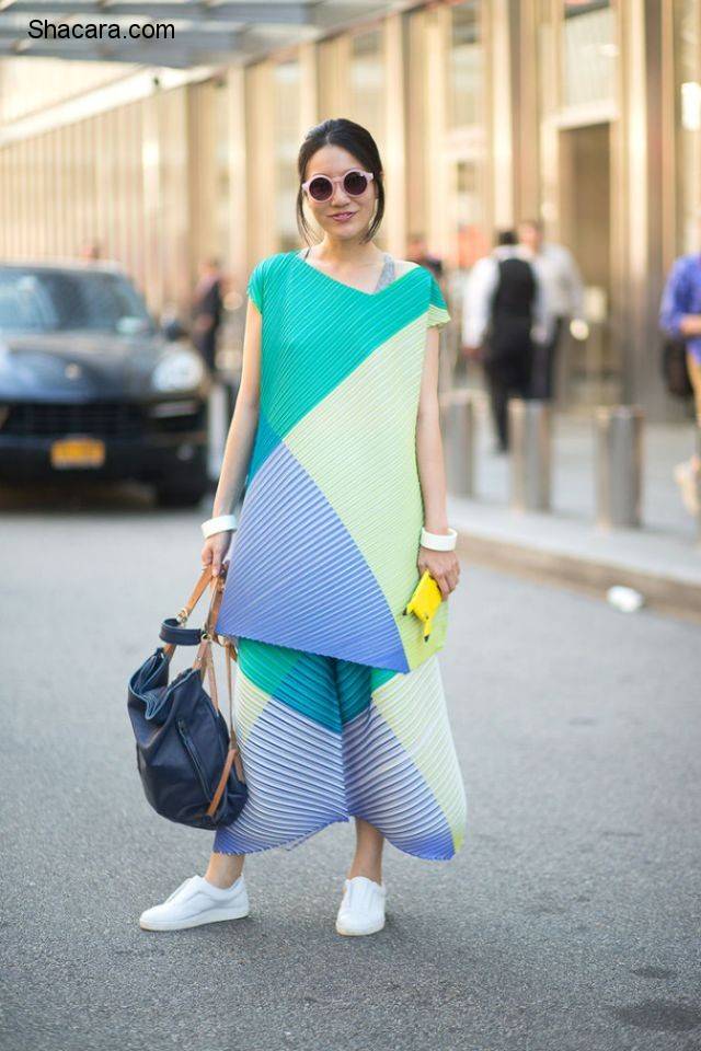 15 Chic Ways To Style White Sneakers