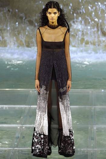 Fall 2016/17 Paris Couture Week: Kendall Jenner Opens For Fendi’s “Legends And Fairytales” Haute Fourrure Show