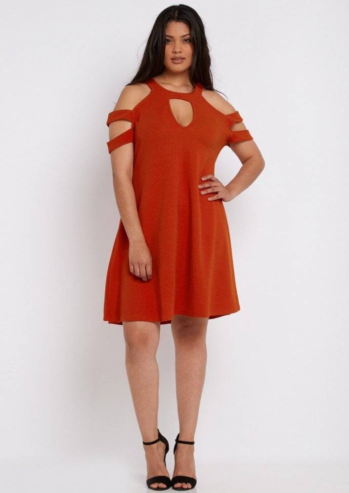 THIS IS WHY YOU NEED AN OUTFIT WITH A KEYNOTE NECKLINE