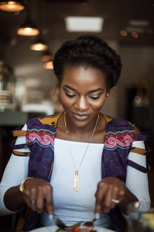 Designer Asiyami Gold Looks Gorgeous in Besida Online.