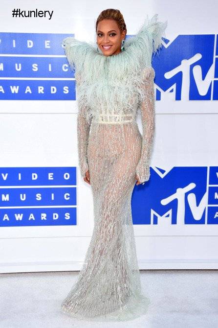 MTV VMA’S BLACK GIRL MAGIC; THE AFRO FEMALE CELEBRITY WHITE CARPET LOOK