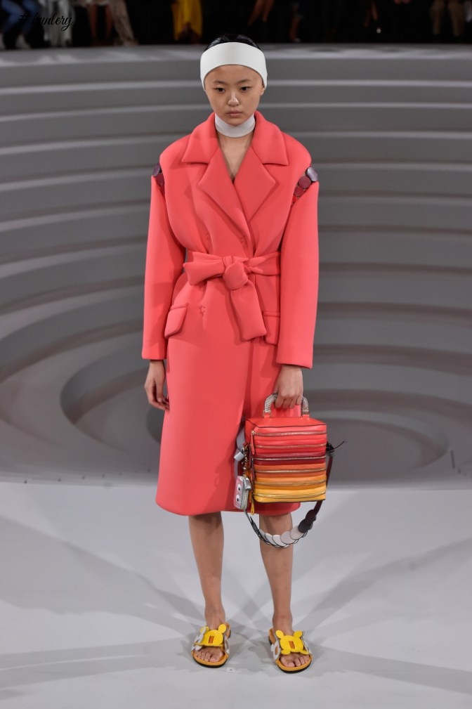 #LFW 2016 – ANYA HINDMARCH GIVES AN ARTISTIC SPIN TO COATS & DRESSES
