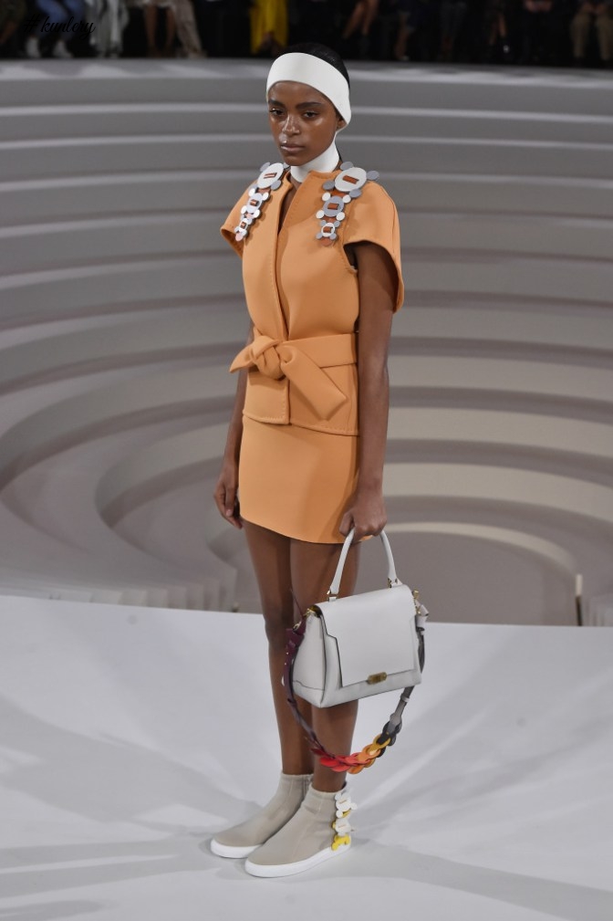 #LFW 2016 – ANYA HINDMARCH GIVES AN ARTISTIC SPIN TO COATS & DRESSES
