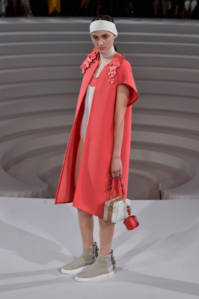 #LFW 2016 – ANYA HINDMARCH GIVES AN ARTISTIC SPIN TO COATS & DRESSES