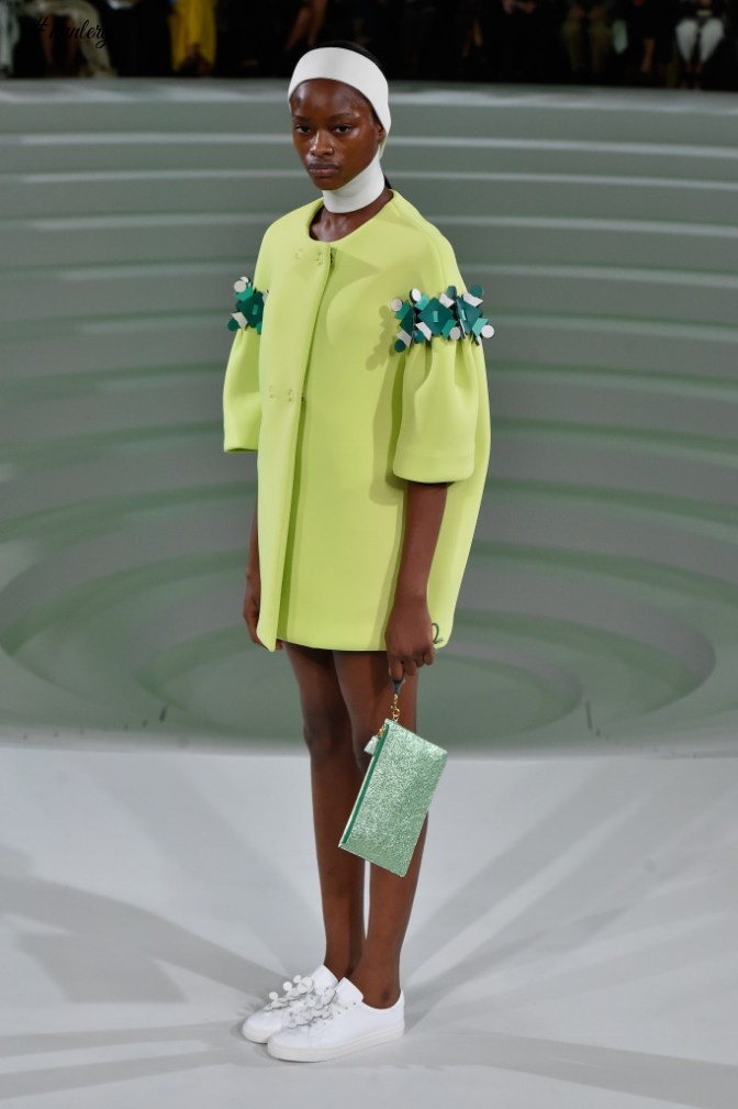 #LFW 2016 – ANYA HINDMARCH GIVES AN ARTISTIC SPIN TO COATS & DRESSES