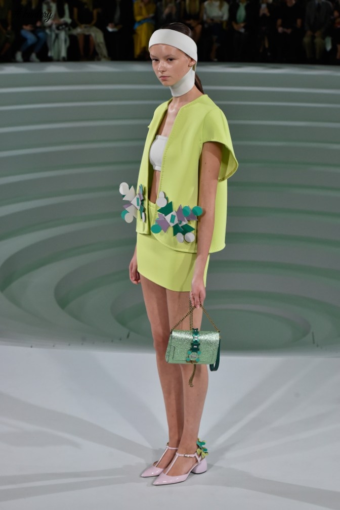 #LFW 2016 – ANYA HINDMARCH GIVES AN ARTISTIC SPIN TO COATS & DRESSES