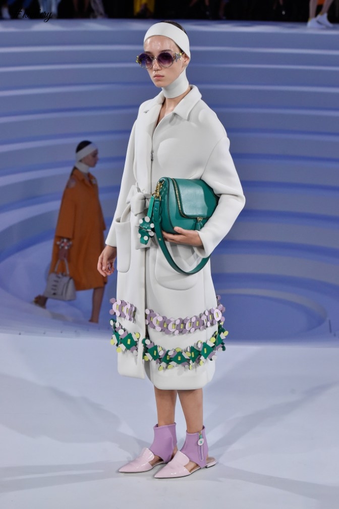 #LFW 2016 – ANYA HINDMARCH GIVES AN ARTISTIC SPIN TO COATS & DRESSES