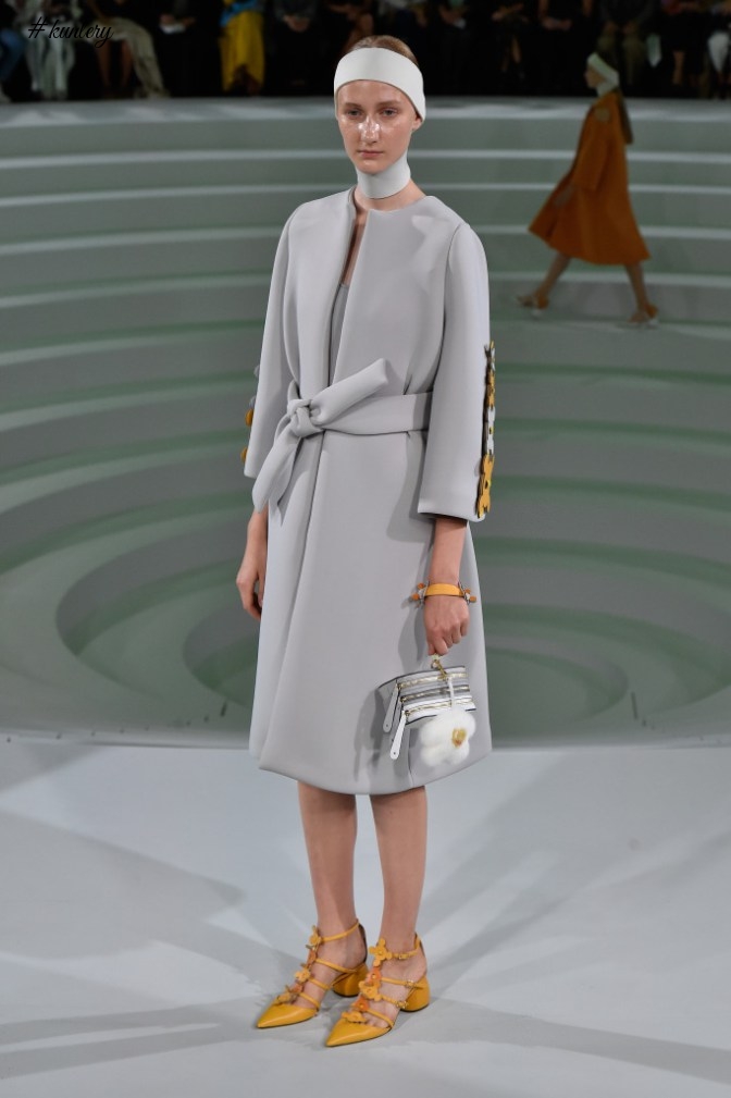 #LFW 2016 – ANYA HINDMARCH GIVES AN ARTISTIC SPIN TO COATS & DRESSES