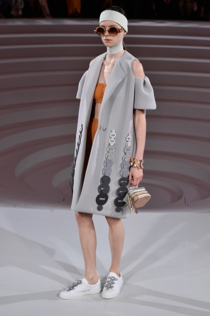 #LFW 2016 – ANYA HINDMARCH GIVES AN ARTISTIC SPIN TO COATS & DRESSES