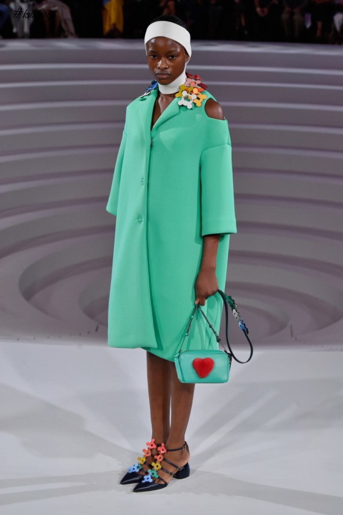 #LFW 2016 – ANYA HINDMARCH GIVES AN ARTISTIC SPIN TO COATS & DRESSES