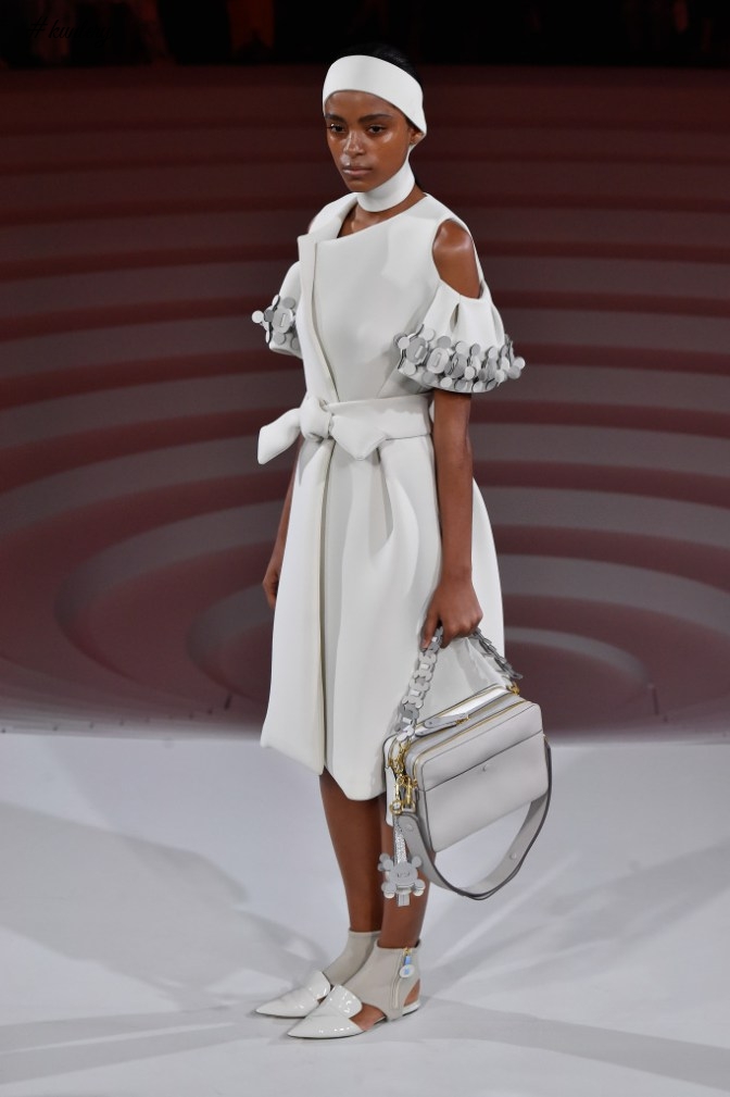 #LFW 2016 – ANYA HINDMARCH GIVES AN ARTISTIC SPIN TO COATS & DRESSES