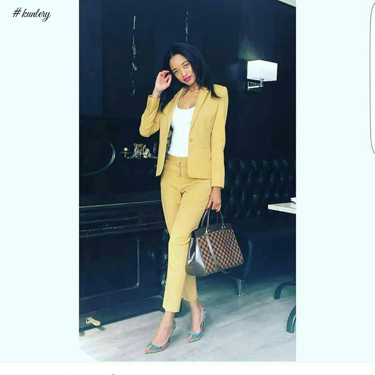 DAZZLE IN WHITE TO WORK THIS WEEK