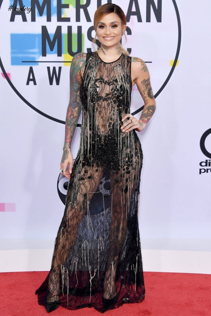 THE AMERICAN MUSIC AWARDS 2017: RED CARPET LOOKS