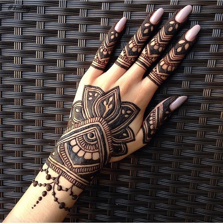 MODERN HENNA DESIGNS THAT WILL CATCH YOUR EYE