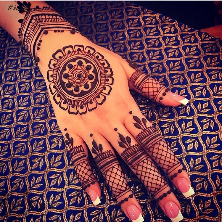 MODERN HENNA DESIGNS THAT WILL CATCH YOUR EYE