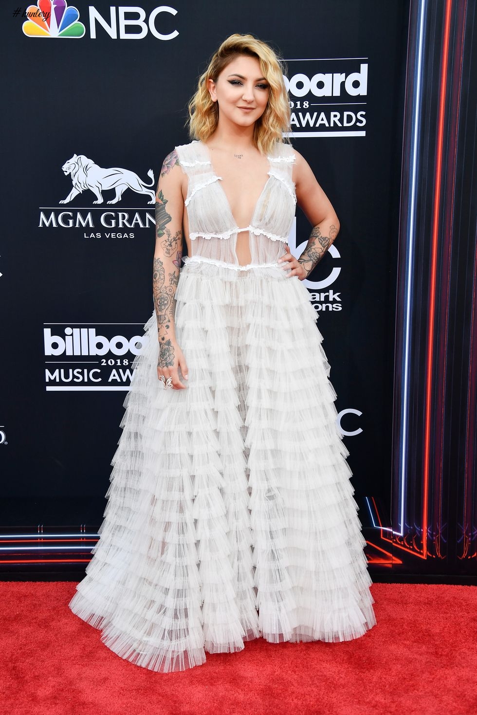 Red Carpet Fab! Janet Jackson, Ciara, Jennifer Lopez, More At The 2018 Billboard Music Awards