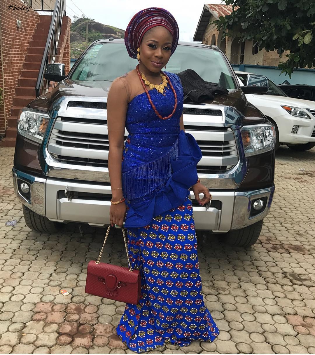 WEDDING GUEST DISHING OUT MOUTH WATERING ASO EBI STYLES