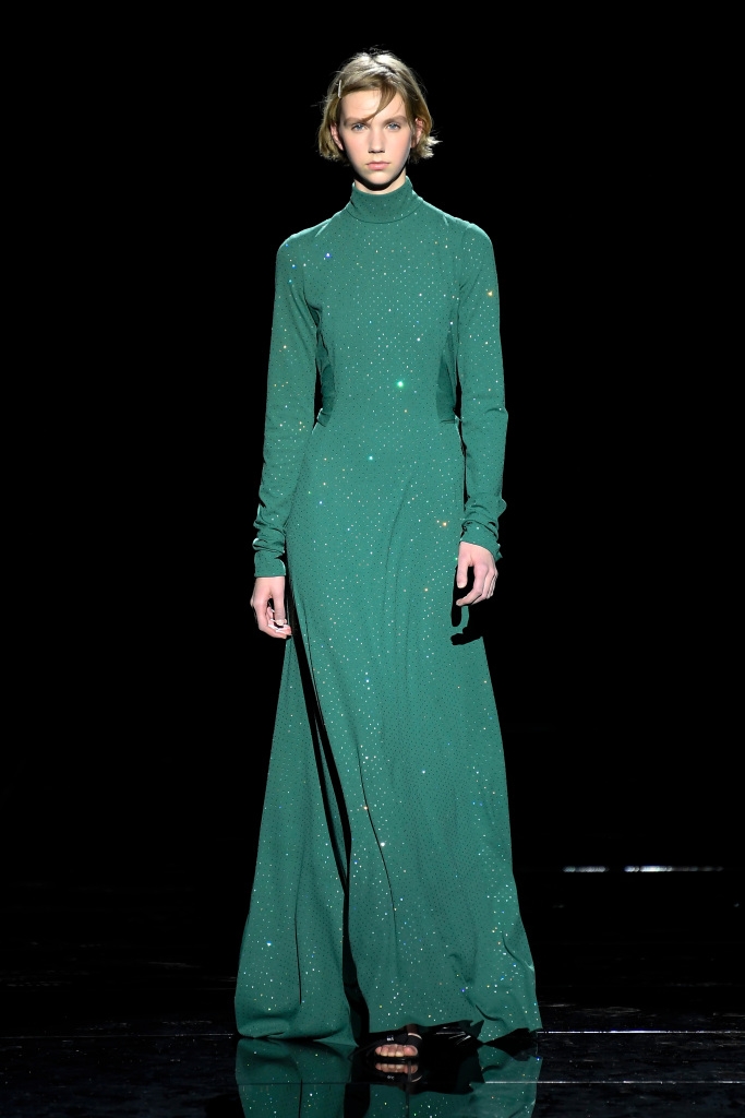 Marc Jacobs Closes Out #NYFW2019 With A Dramatic Fall/Winter 19 Collection